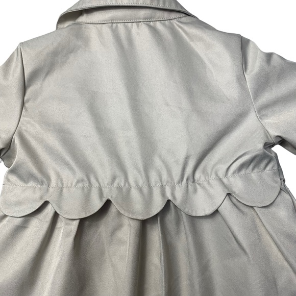 Tahari Girl’s Raincoat. Button up with scalloped edge detailing 18 months - Picture 5 of 7